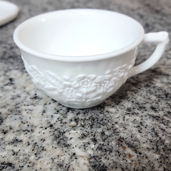 vintage Indiana milk glass snack sets of 2 triangular plates & cups - Picture 5 of 7